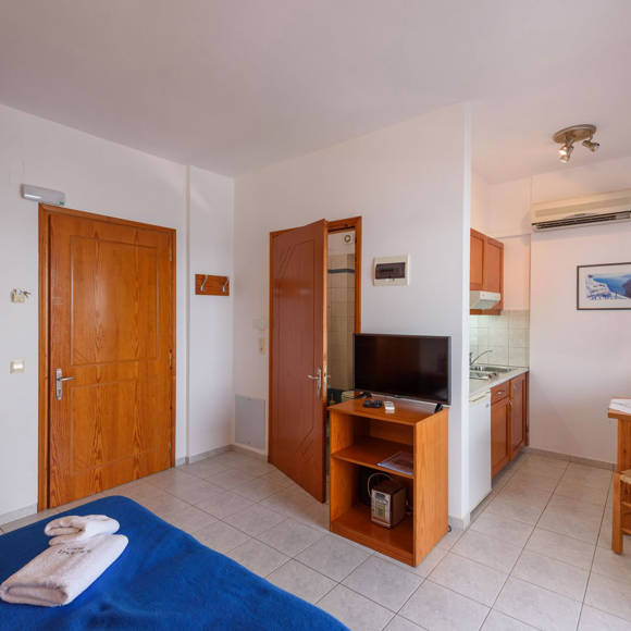 Kalamaki Holidays Finikas Studio Seaview Kitchen2